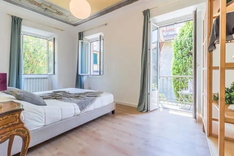 Bed, View (from property/room), Photo of the whole room, Bedroom