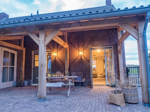 Patio, Dining area