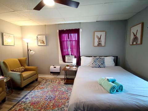 Perfect Combo of Charm & Comfort- 2Bedroom Home House in Noblesville