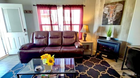 Perfect Combo of Charm & Comfort- 2Bedroom Home House in Noblesville