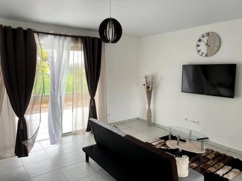 Communal lounge/ TV room, TV and multimedia, Living room