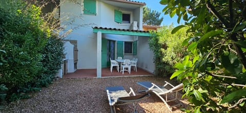 Property building, Patio, sunbed