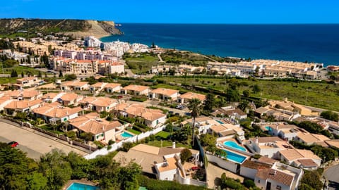 Property building, Off site, Natural landscape, Bird's eye view, Sea view, Street view, Location
