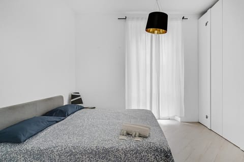 Bed, Photo of the whole room, wardrobe