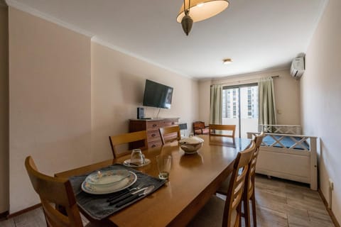Communal lounge/ TV room, Bed, TV and multimedia, Living room, Photo of the whole room, Seating area, Dining area, Evening entertainment, Bedroom
