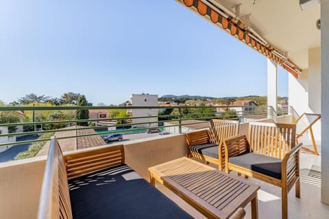Patio, Day, View (from property/room), Balcony/Terrace, Living room, Seating area, sunbed