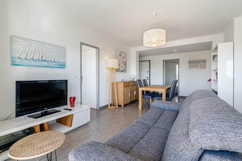 TV and multimedia, Living room, Seating area, Dining area, Evening entertainment