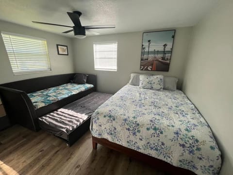 Bed, Bedroom, fireplace