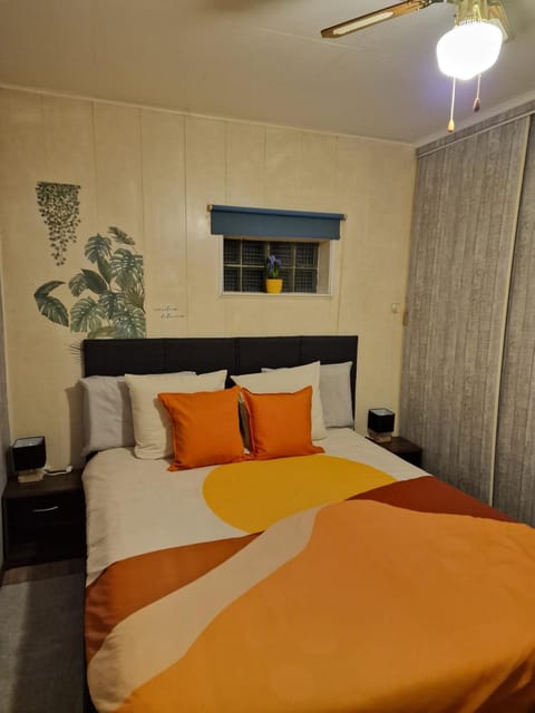Bed, Photo of the whole room, wardrobe
