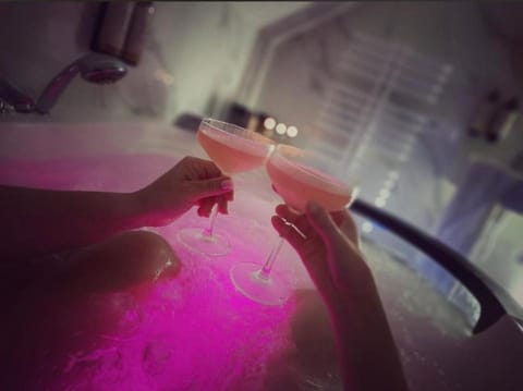 Hot Tub, Massage, Spa and wellness centre/facilities, Bath