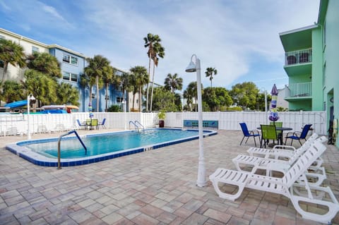 Dunedin Causeway Honeymoon Caladesi Island 1-1 Pool 211 House in Palm Harbor