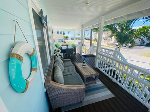 Pass-A-Grille Key West Style Main House Pool BBQ House in Tierra Verde