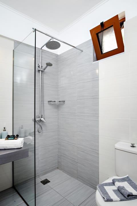 Shower, Bathroom, towels