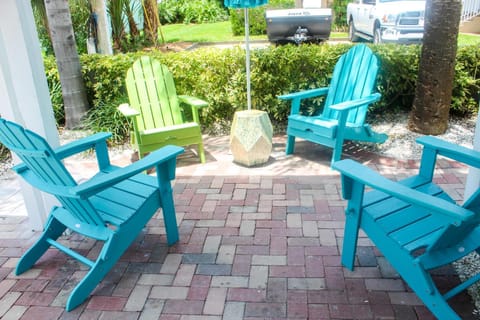 Pass-A-Grille Key West Style Guest House Pool BBQ House in Tierra Verde