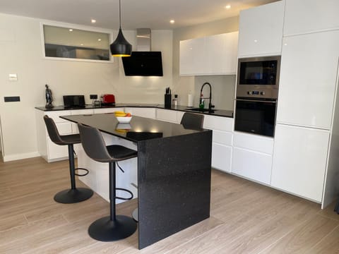 Coffee/tea facilities, Kitchen or kitchenette, Dining area, dishwasher, minibar, pet friendly, stove, toaster