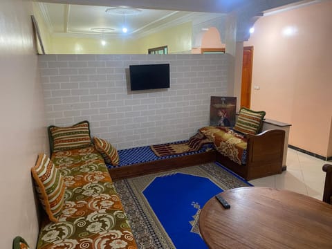 Bed, TV and multimedia, Living room