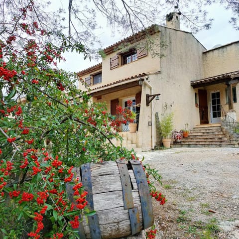 Property building, Facade/entrance, Day, Natural landscape, Garden, Garden view