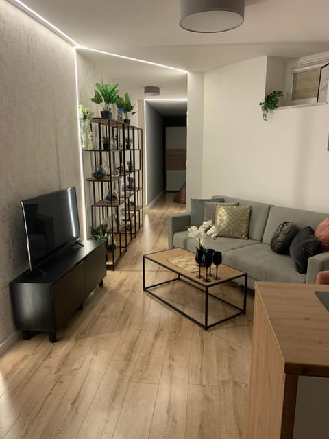 Communal lounge/ TV room, TV and multimedia, Living room, Seating area, Evening entertainment
