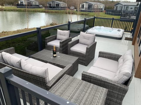 Patio, Natural landscape, Balcony/Terrace, Seating area, Lake view