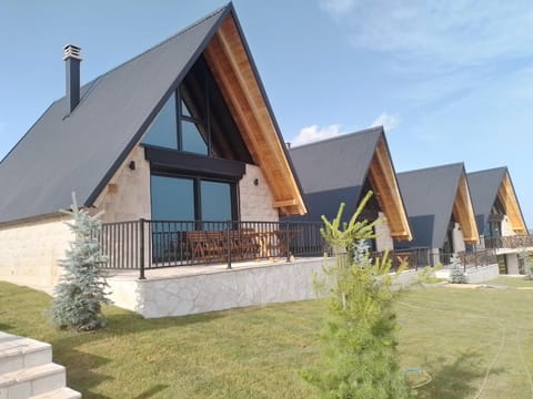 WOLFOREST Chalet in Montenegro