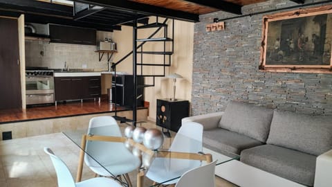 Kitchen or kitchenette, Dining area, minibar