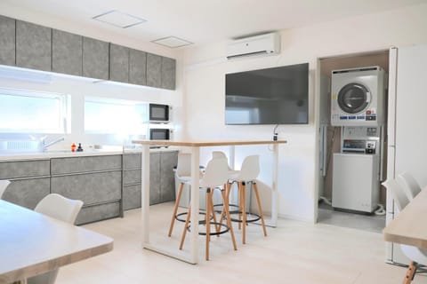 Communal lounge/ TV room, Communal kitchen