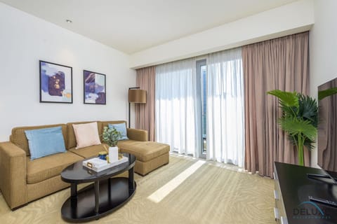 Property building, TV and multimedia, Living room, Swimming pool