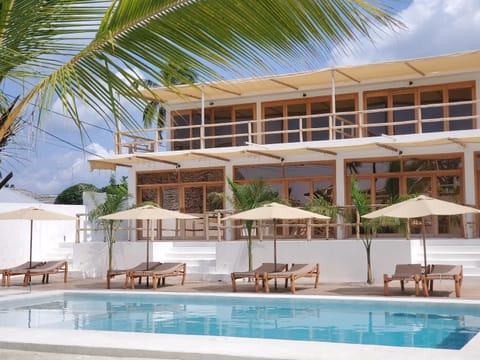 Property building, Balcony/Terrace, Swimming pool