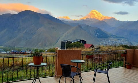 View (from property/room), Balcony/Terrace, Mountain view