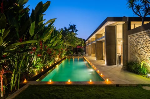 Night, Pool view