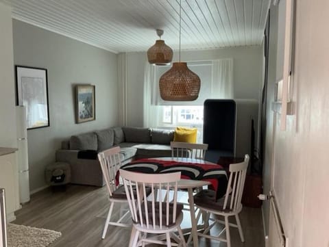 TV and multimedia, Seating area, Dining area