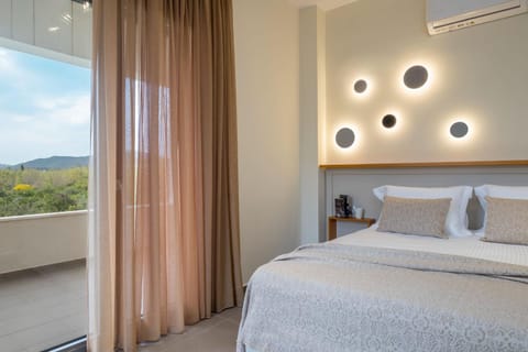 Bed, Photo of the whole room, Bedroom, air conditioner