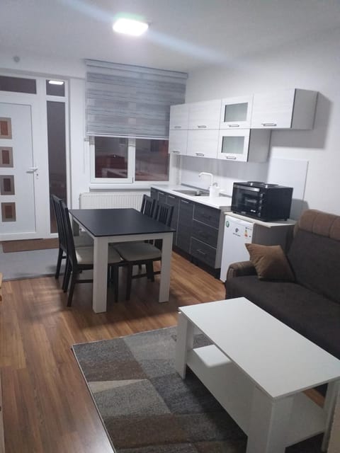 Kitchen or kitchenette, Living room, Seating area, Dining area, pet friendly, stove