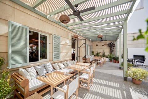 Patio, Balcony/Terrace, Food and drinks