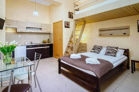 Bed, Kitchen or kitchenette, Living room, Photo of the whole room, Dining area, Bedroom, towels