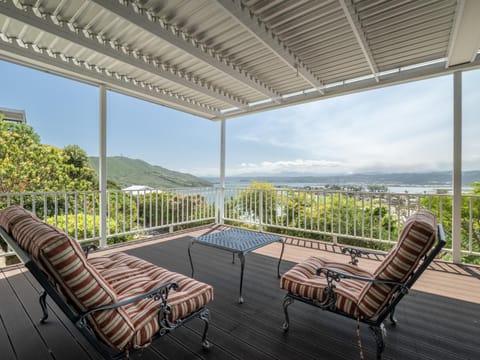 Natural landscape, View (from property/room), Balcony/Terrace, Lake view, Mountain view