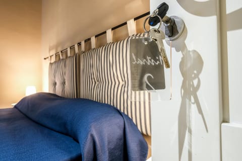 Property building, Bed, Bedroom