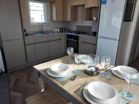 Kitchen or kitchenette, Dining area, pet friendly, stove