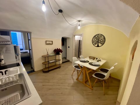 Kitchen or kitchenette, Living room, Dining area, minibar, stove