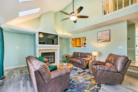 Hot Springs Getaway with Beautiful Lake Views! House in Piney