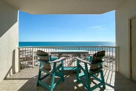 View (from property/room), Balcony/Terrace, Seating area, Sea view