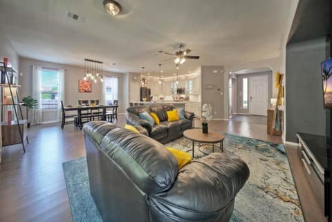 Sunny Delight of Pville - Where days are bright House in Round Rock