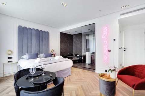 Bed, Bathroom, Photo of the whole room