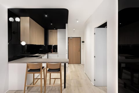 Coffee/tea facilities, Kitchen or kitchenette, Dining area, dishwasher, microwave