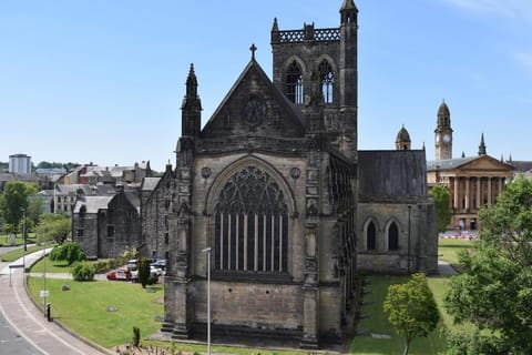 Nearby landmark, Landmark view, Location