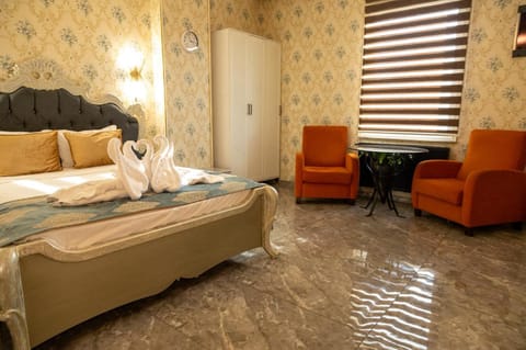 Bed, Photo of the whole room, Seating area, Bedroom