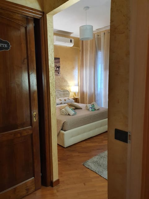 Bed, Photo of the whole room, Bedroom, wardrobe, air conditioner
