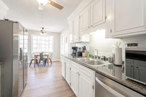 Serene on Sonning- Close to I-26- 20 Mins to Midtown House in Irmo