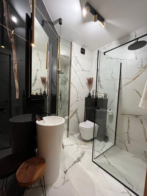 Shower, Toilet, Bathroom
