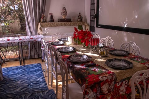 Seating area, Dining area